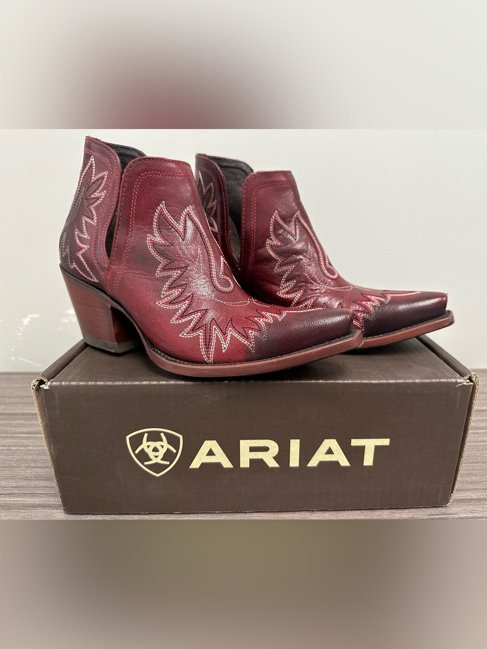 Ariat Sangria Dixon’s Sz 8.5 - worn one time!